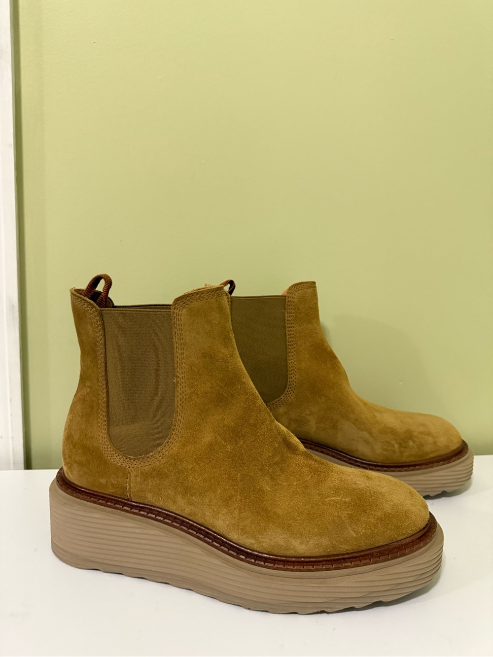Pedro Garcia Mustard Suede Chelsea Platform Booties size 7 women H21N20